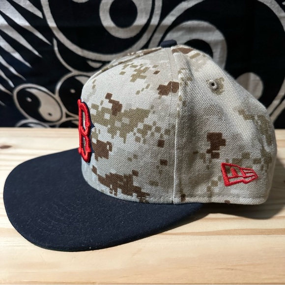 Boston Red Sox Marine Military Camo Edition MLB Official New Era Snap Back Hat - Picture 2 of 6